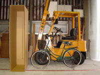 この箱の長さ＝フォークリフトの屋根＞自転車　の大きさになっています。
